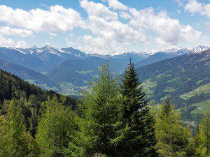 Von der Sonnenterrasse hat man einen herrlichen Talblick