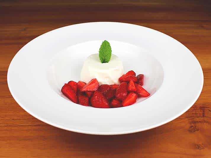 Joghurtmousse mit Erdbeeren - Rezept | Suedtirol-Kompakt.com