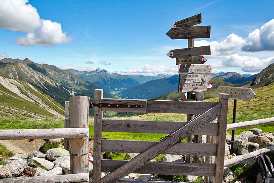 Kratzberger See Wandern auf Meran 2000 Suedtirol